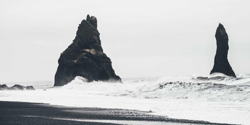 上海易饰家揭秘：如何让智能科技与整体软装设计完美融合，打造未来感生活空间
