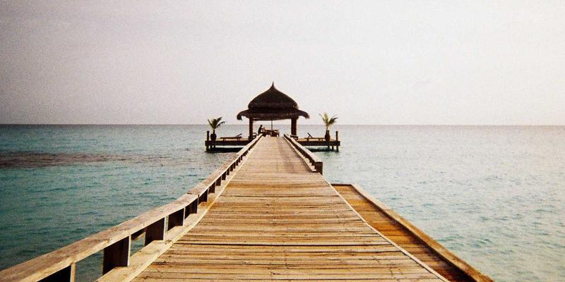 居家办公新范式:上海易饰家如何通过软装设计,打造高效与温情并存的一体化空间